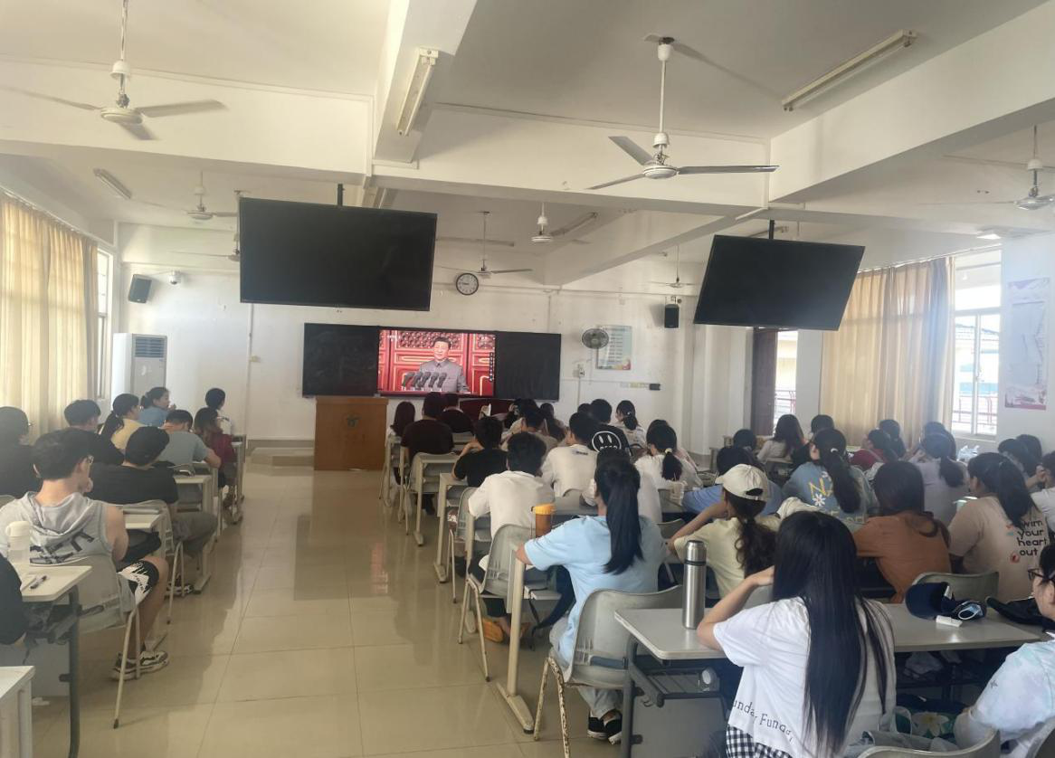 经济与管理学院组织师生观看庆祝中国共产党成立100周年大会直播