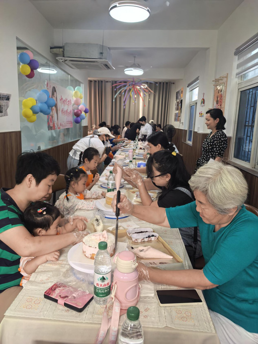 “巾帼绽芳华，烘焙暖时光”——亲子蛋糕DIY主题活动