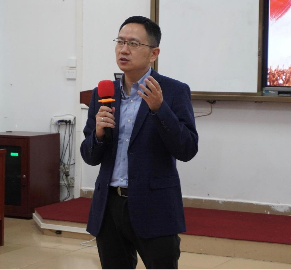 经济与管理学院成功举办“请党放心,强国有我”主题团日活动--小海狮成长分享会  