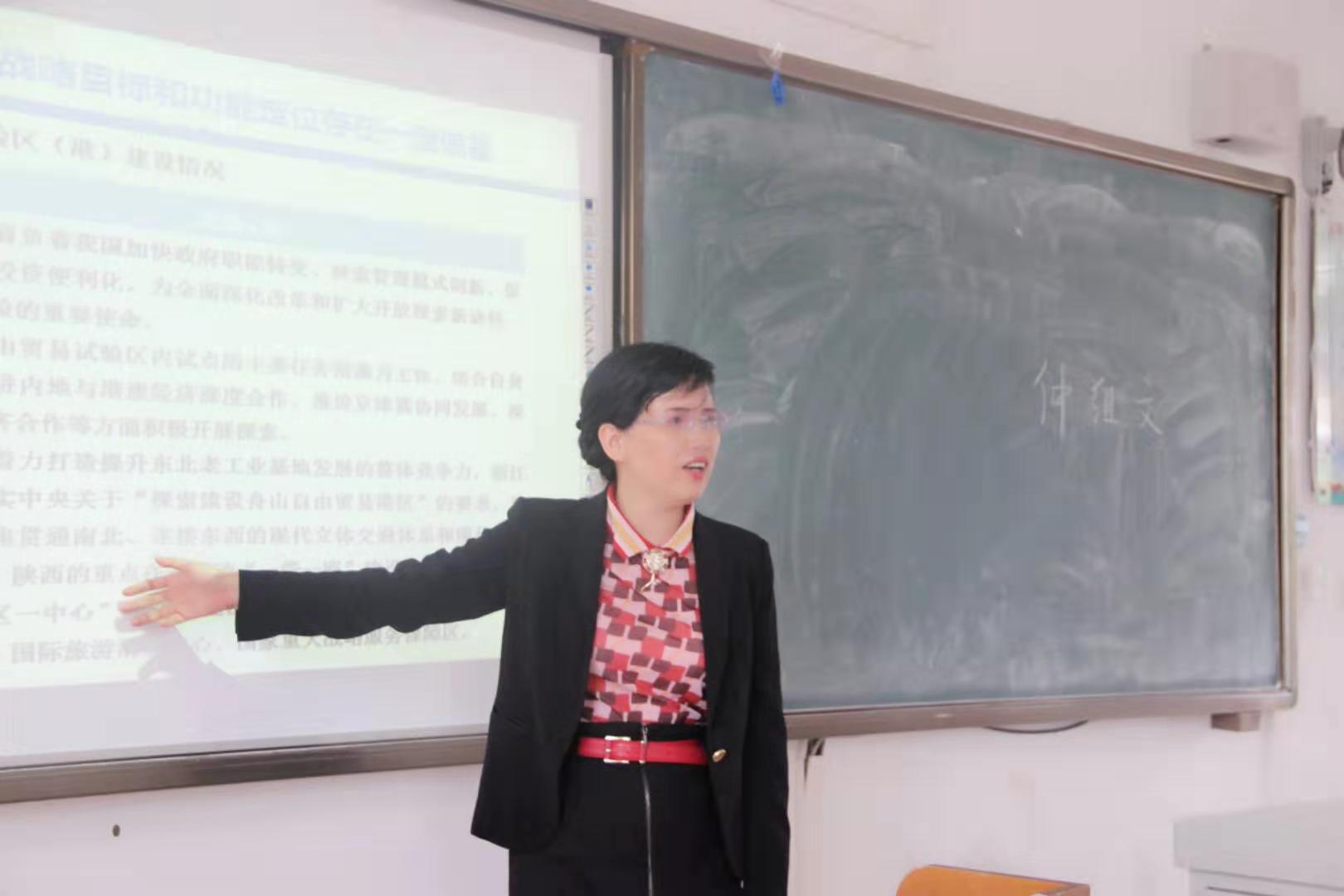 我院张云华副院长做“海南自贸试验区(港)的进展和展望”的报告