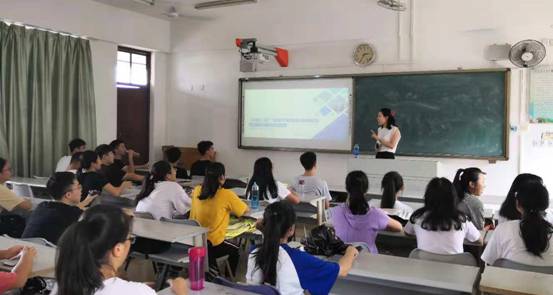 我院芦炜老师作题为《“全面二胎”背景下的生育保障制度的机遇与挑战》的学术讲座