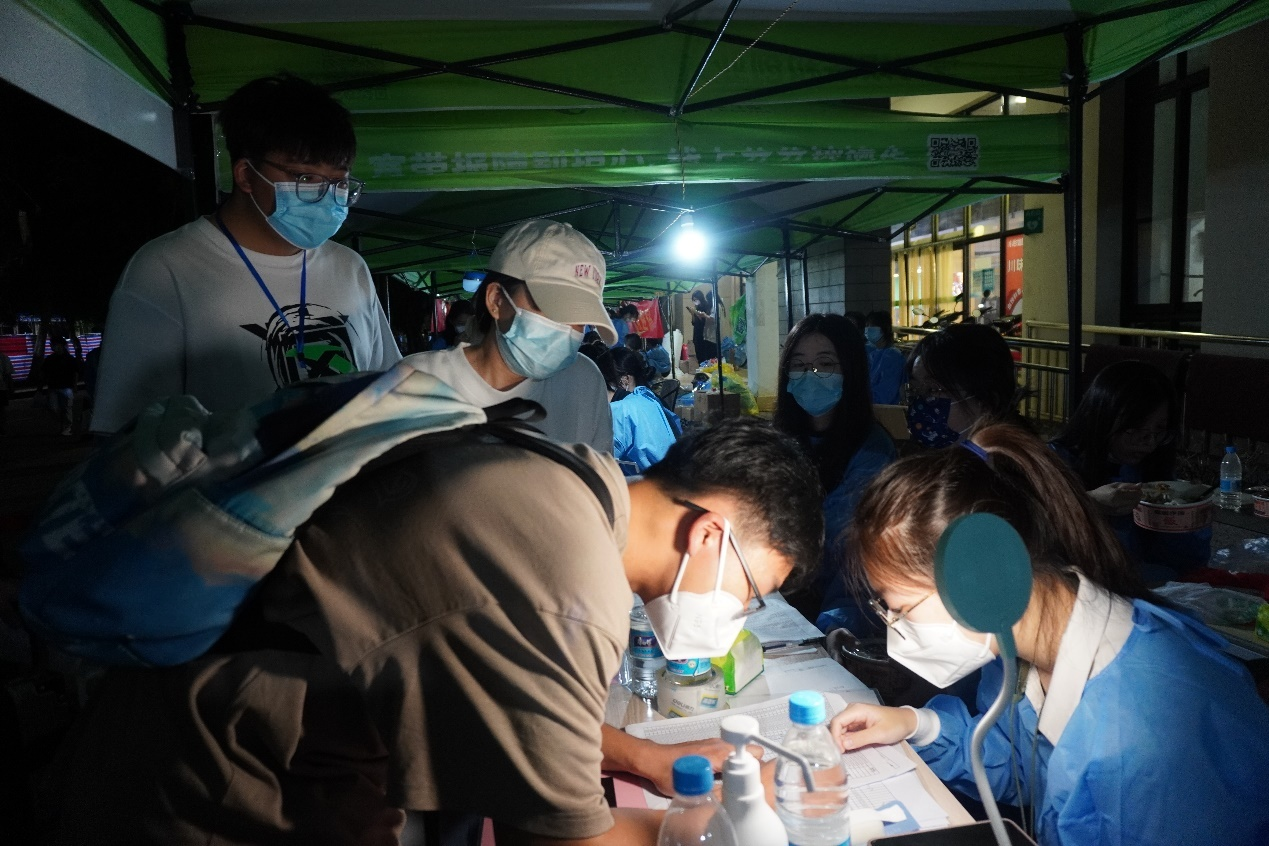怀一片赤诚 赴一场盛会——经济与管理学院2022级新生接待