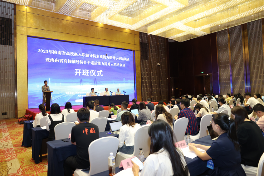 我院辅导员刘贺在全省高校新入职辅导员素质能力提升示范培训班开班仪式上发言