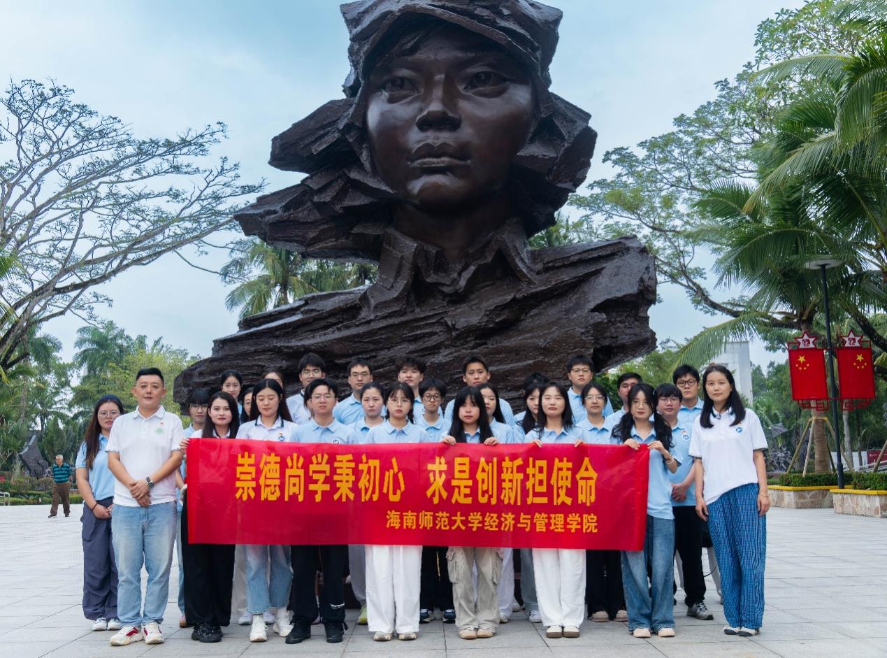                                                                      我院联合校招生就业处举行研究生研学活动