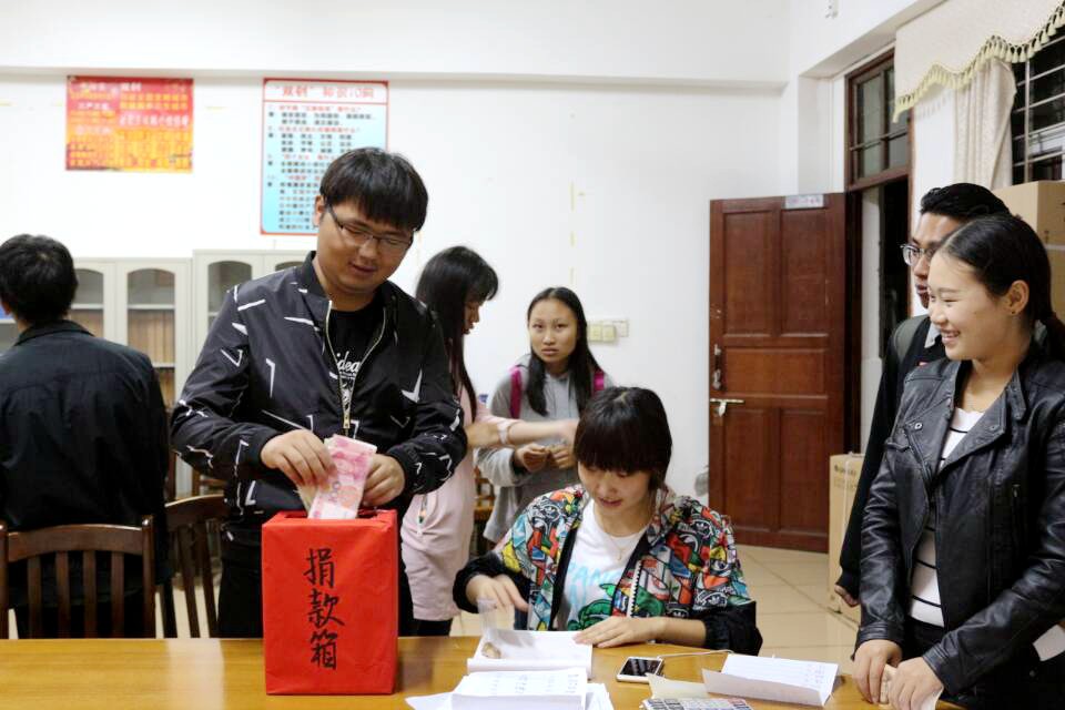 经管师生献爱心 扶贫济困送温暖