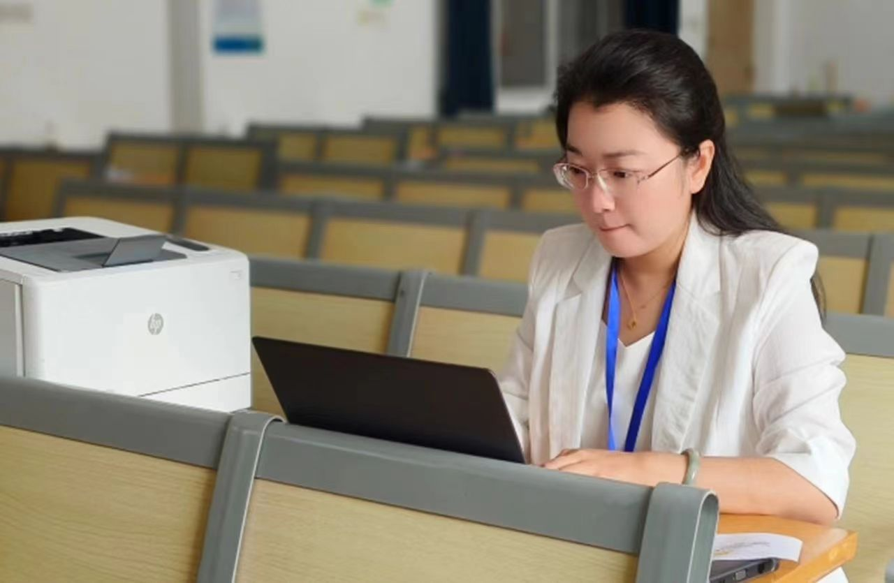 喜报：我院2名教师获评海南师范大学“青年教学能手”