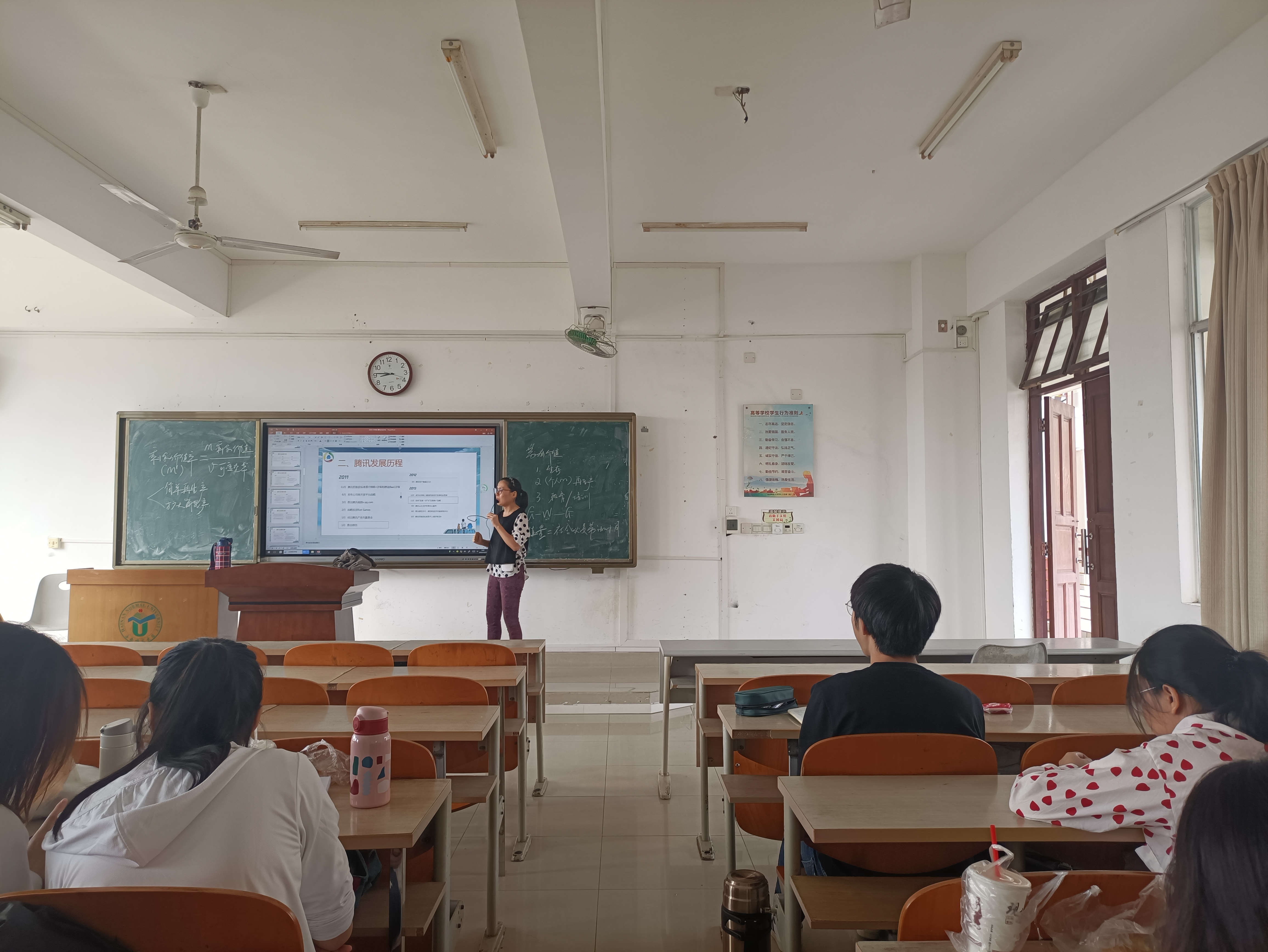 我院吴娅雄副教授做题为“企业变革与自然进化过程”讲座