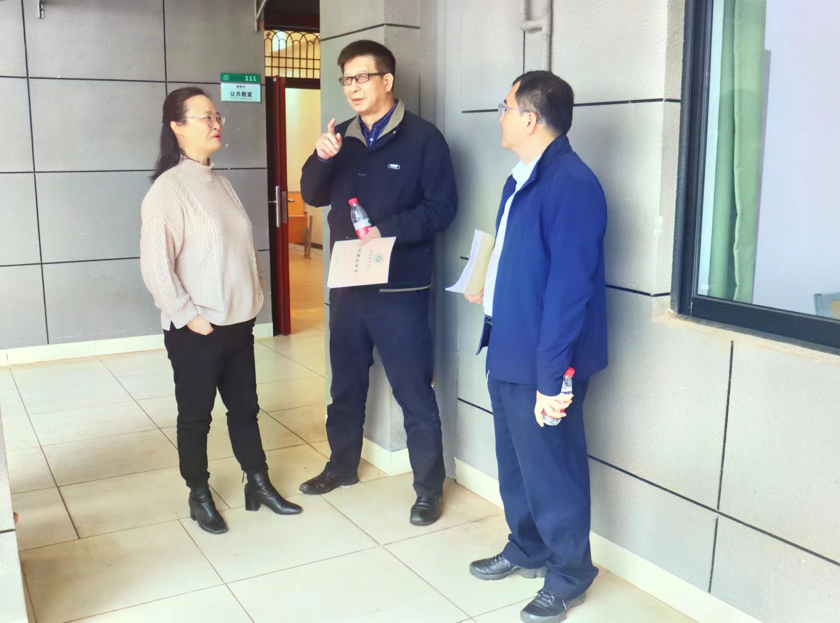 校领导检查我院开学工作并深入课堂听课