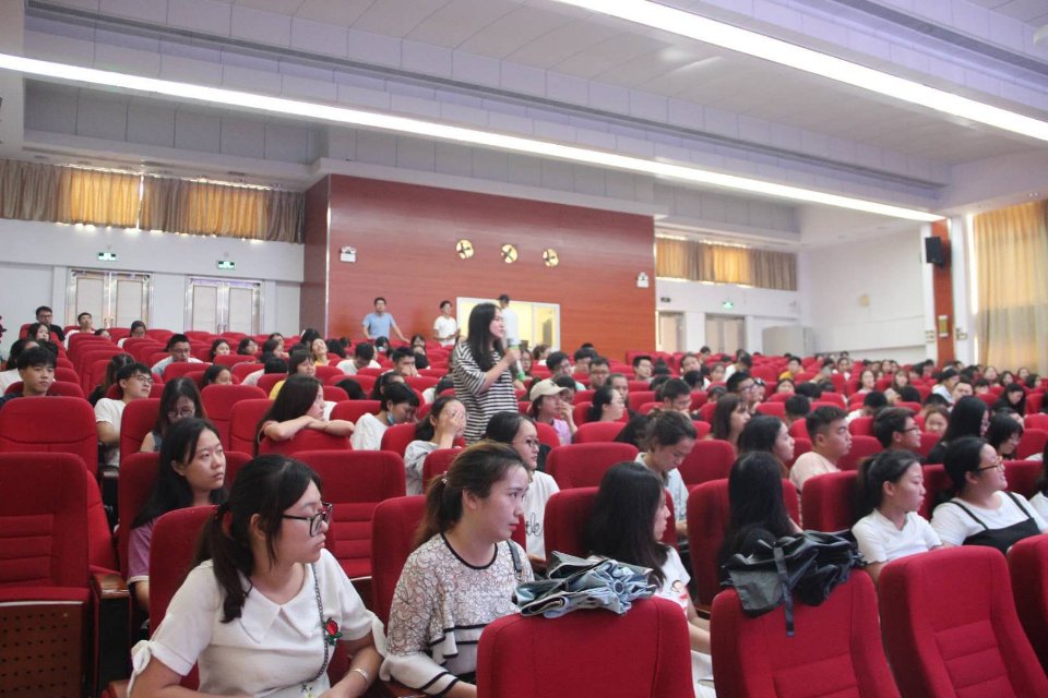 西南财经大学龚松柏副教授到我院讲学