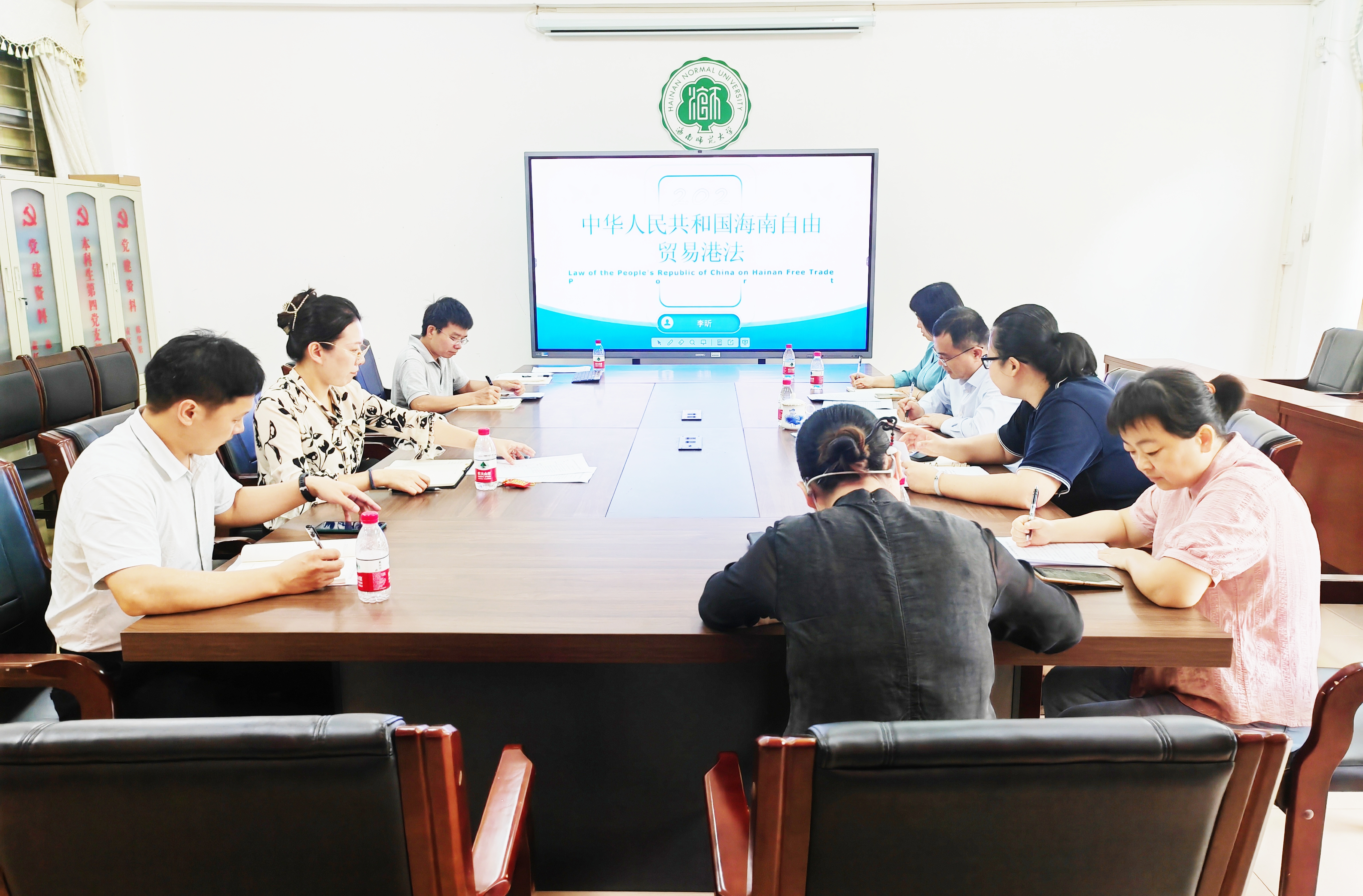 学院开展党委理论中心组（扩大）学习会暨主题教育专题学习研讨会