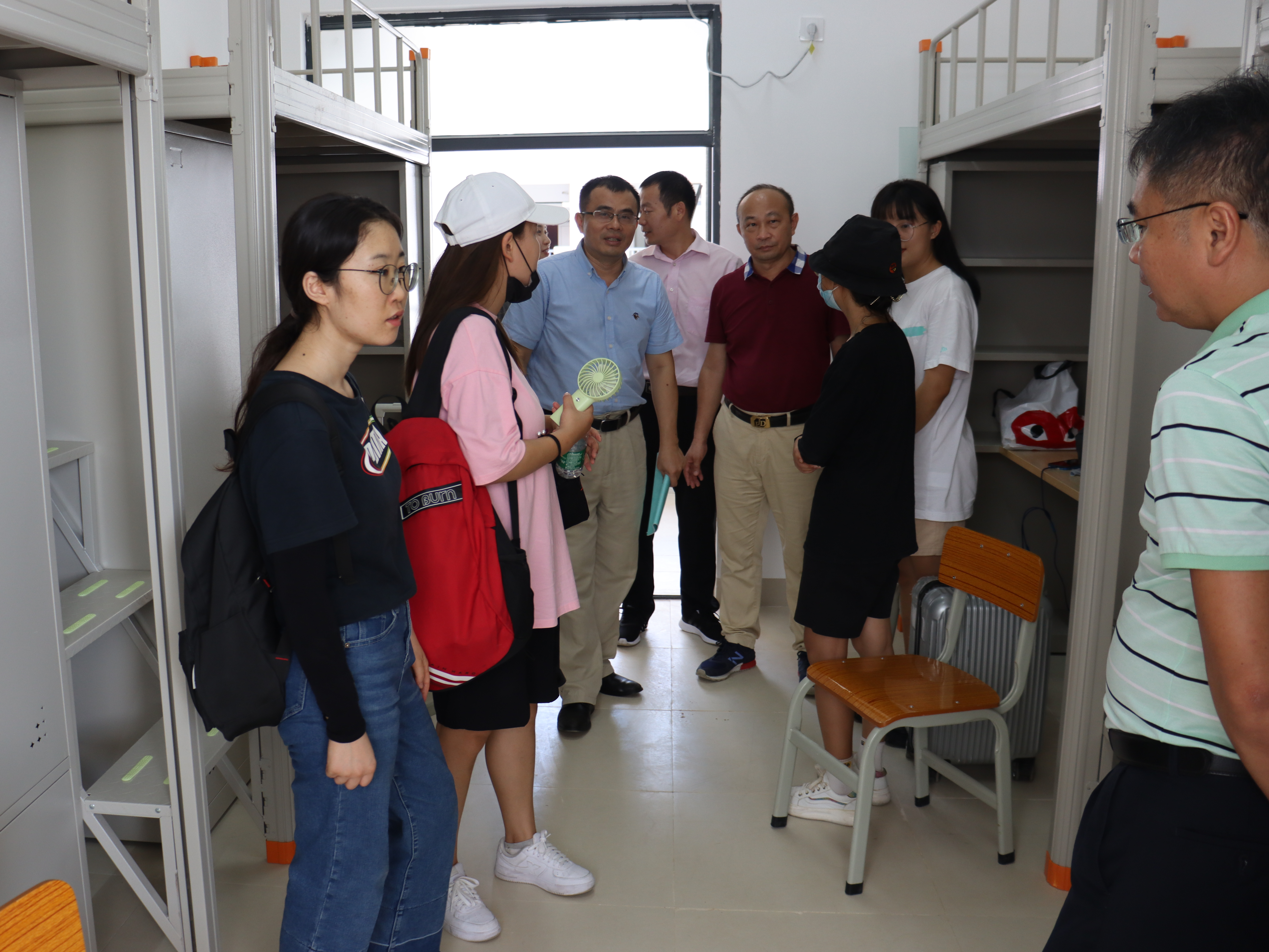 经济与管理学院研究生报到入学顺利完成