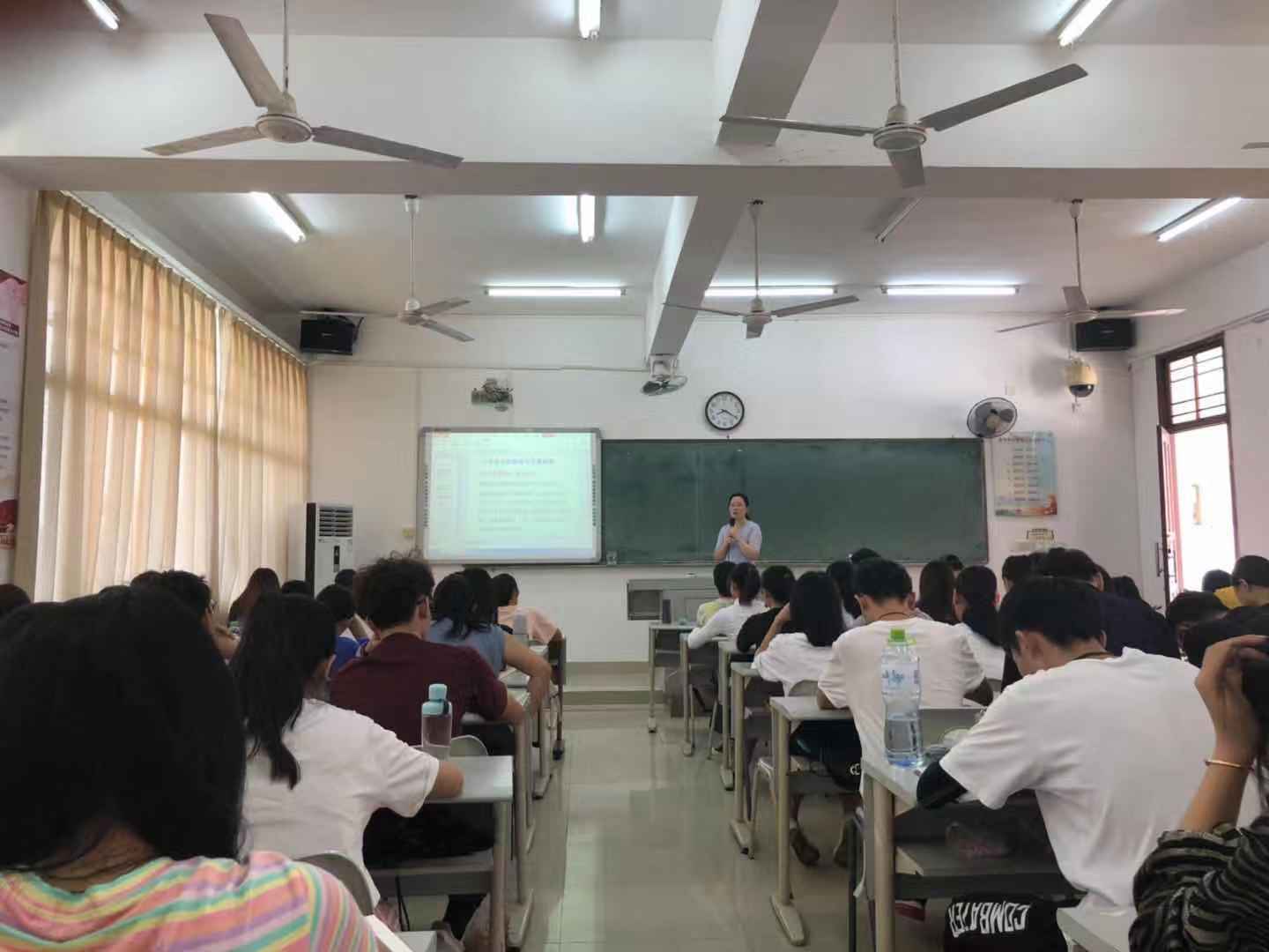 我院汪洁老师作题为《零售4.0时代的到来:智慧零售的产生与未来发展》的学术讲座
