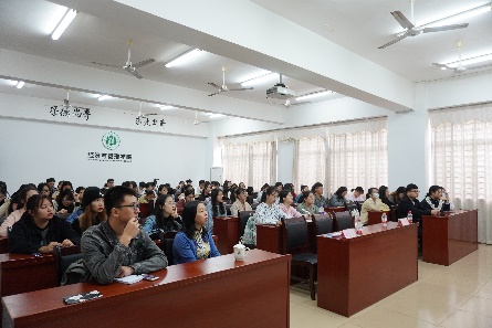 姚士谋教授为我院师生作题为《国外城市经济考察与我国城镇化研究的前沿》的学术报告