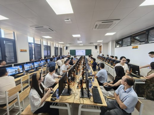 经济与管理学院联合用友公司举办企业AI训练营推动数智化人才培养与师资能力提升