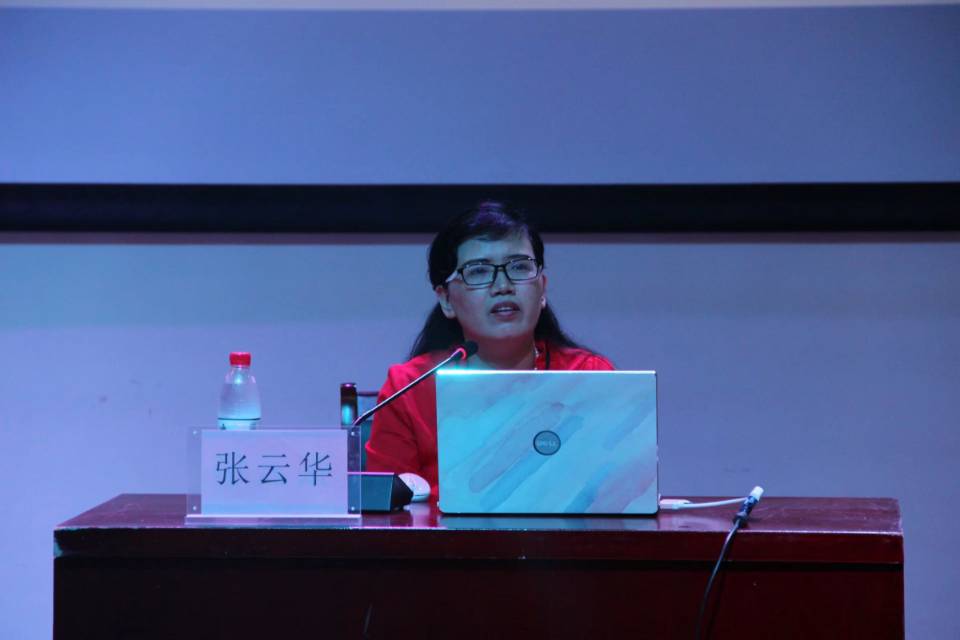 我院张云华副院长做题为《大学生科研素养的培养和毕业论文的撰写方式》的专题讲座