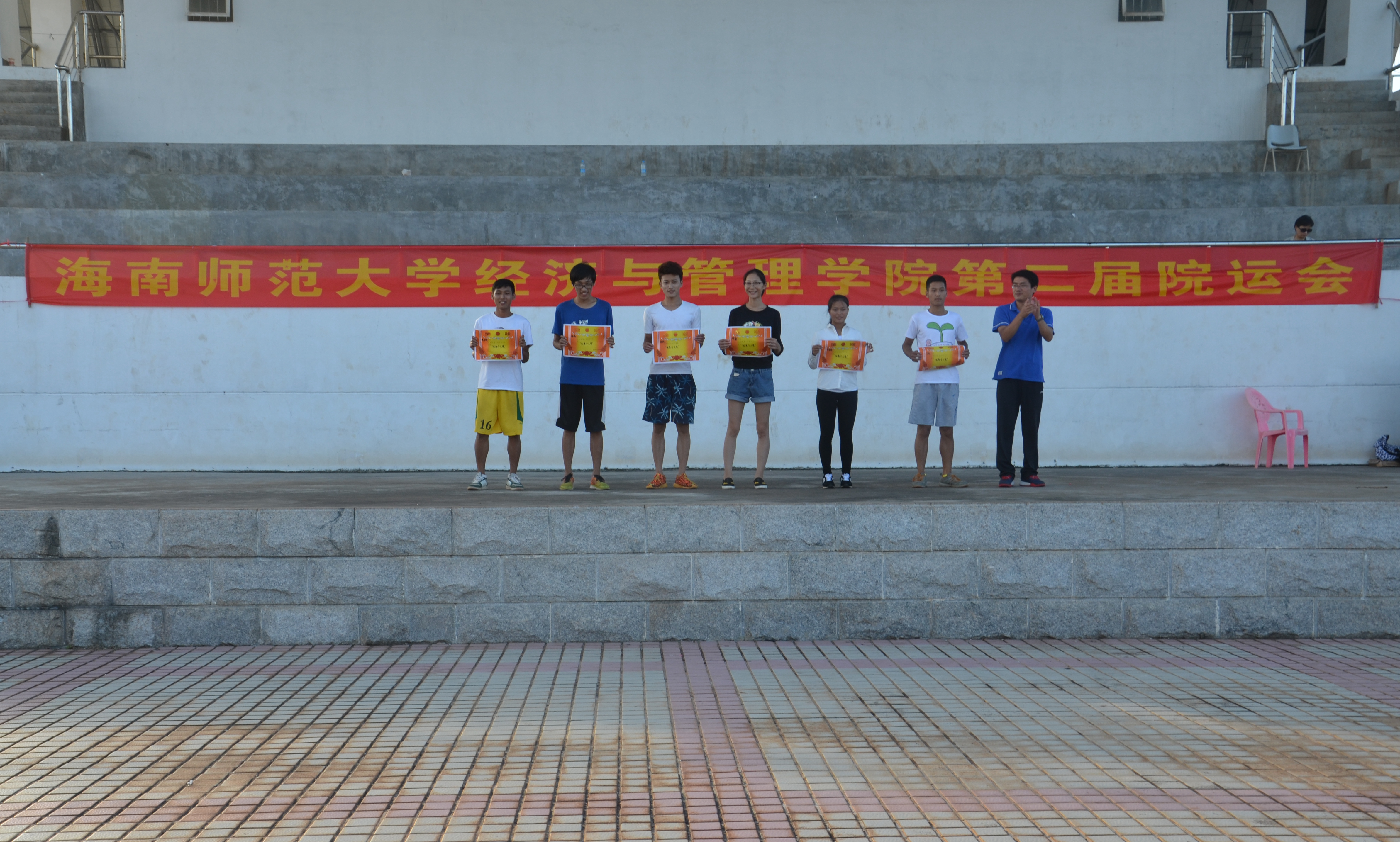 展运动英姿，现经管风采--经济与管理学院举办第二届田径运动会