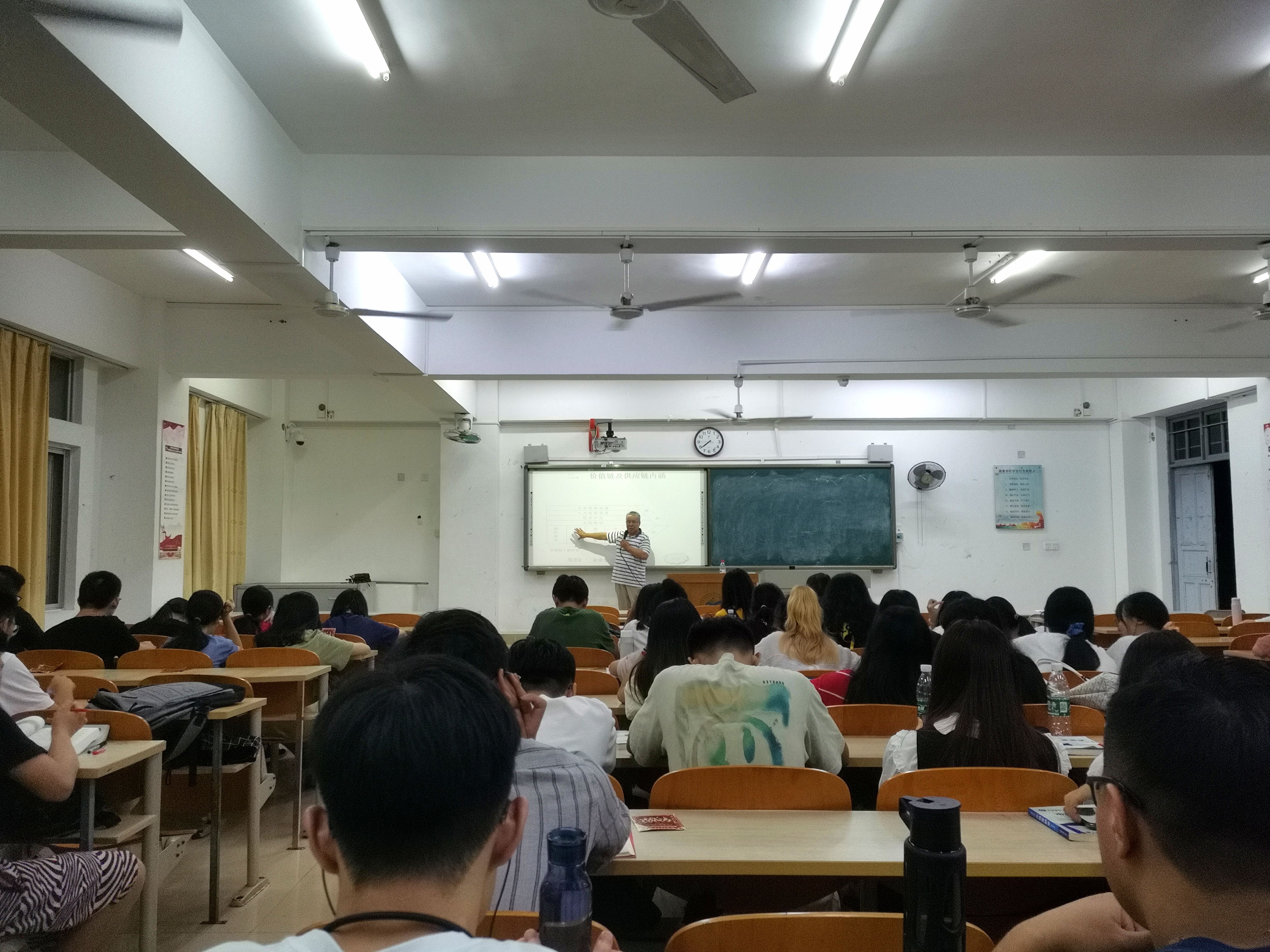 我院高静川教授做题为“论现代企业价值链及供应链管理”讲座