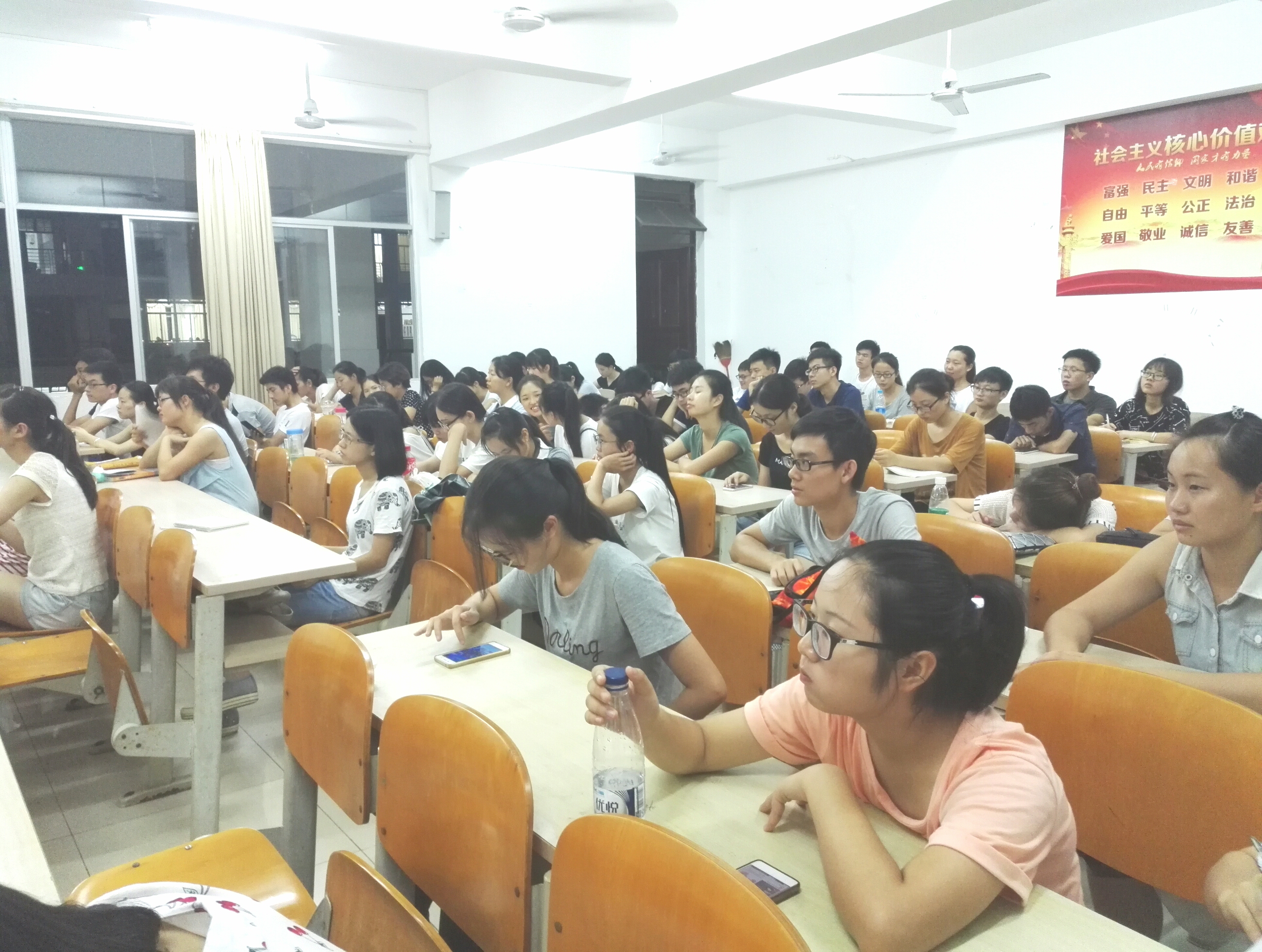 销售工作 服务人生——记经济与管理学院销售工作讲座