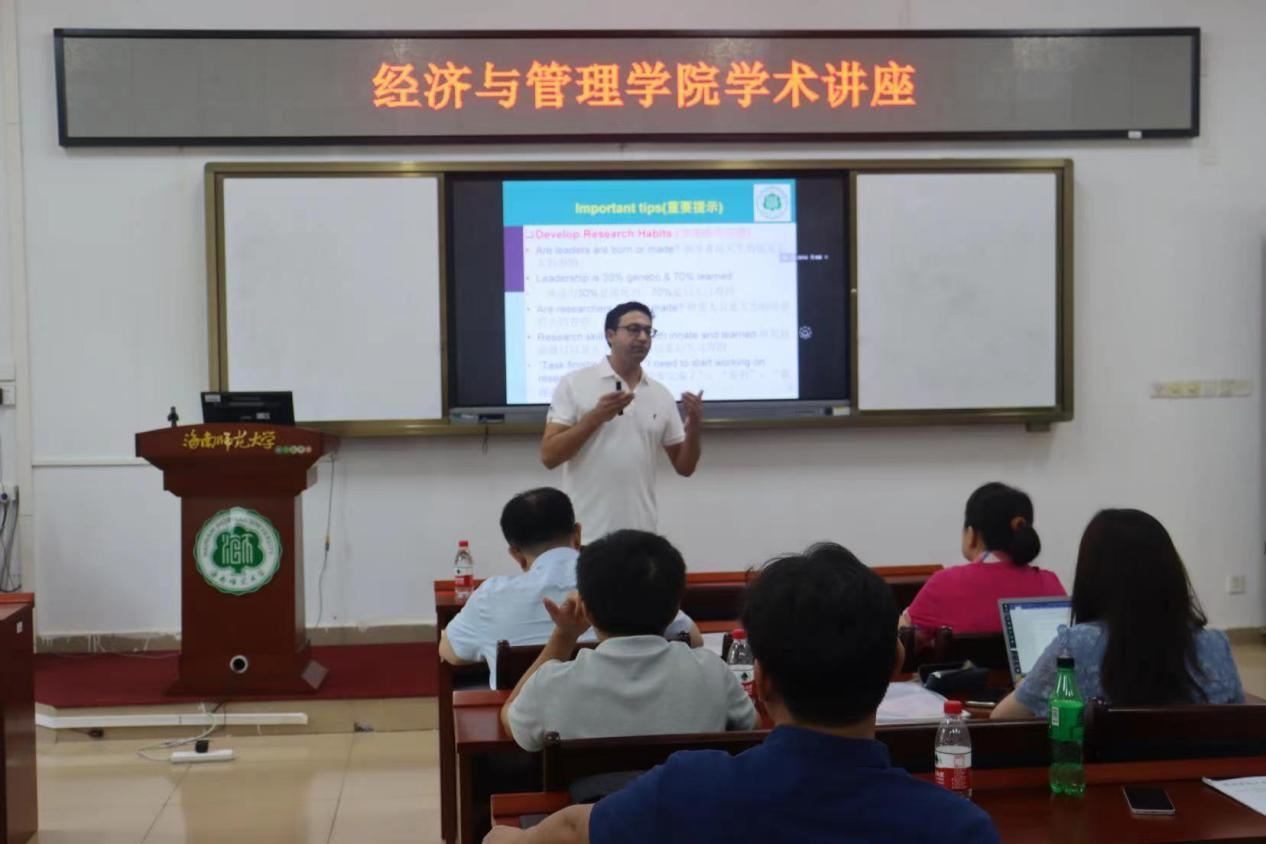 ULLAH ASSAD博士为学院师生做学术讲座