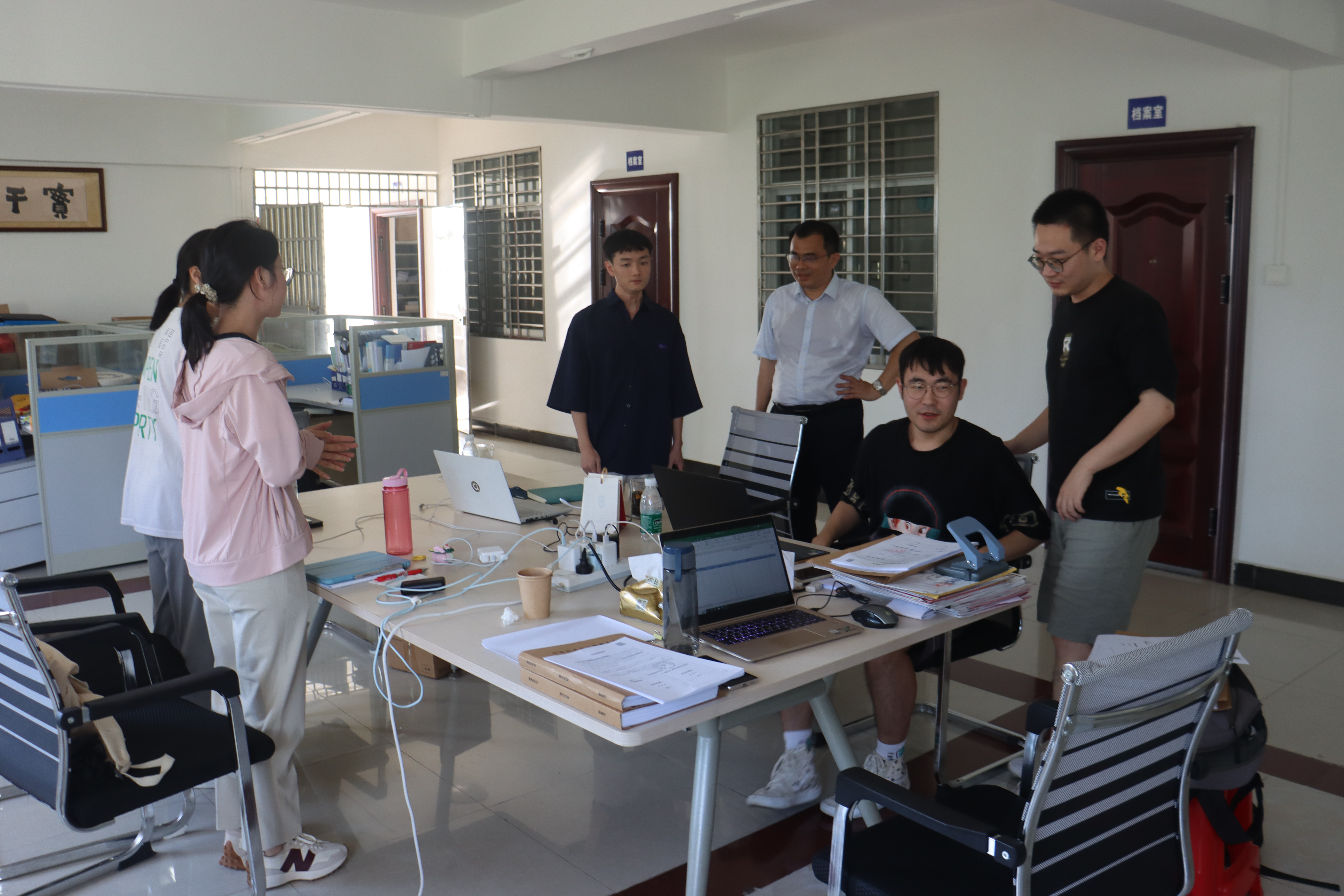 学院领导带队开展“访企拓岗促就业”活动并看望实习学生