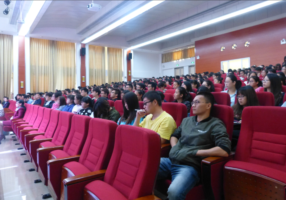 名师讲堂颇受益 艺术方法学经济——记经济与管理学院成功举办题为“经济学是一门艺术