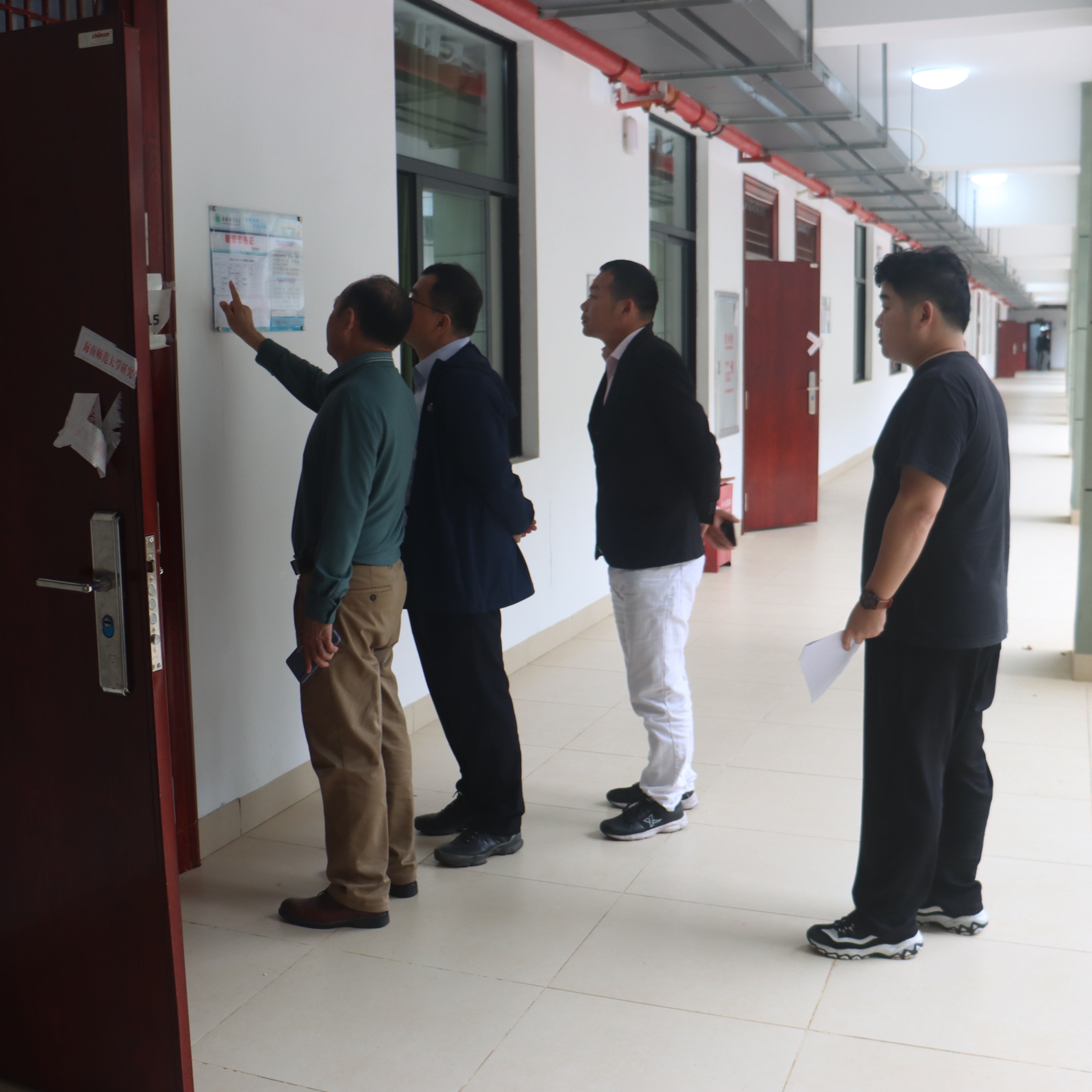 新学期 新阶段 新征程 ——学院领导深入新学期课堂开展查课工作