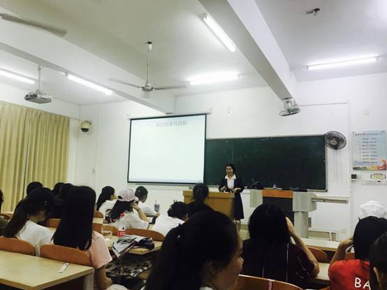 我院钟曼丽老师作题为《终止对农村老年妇女暴力侵害的行动研究》的学术讲座