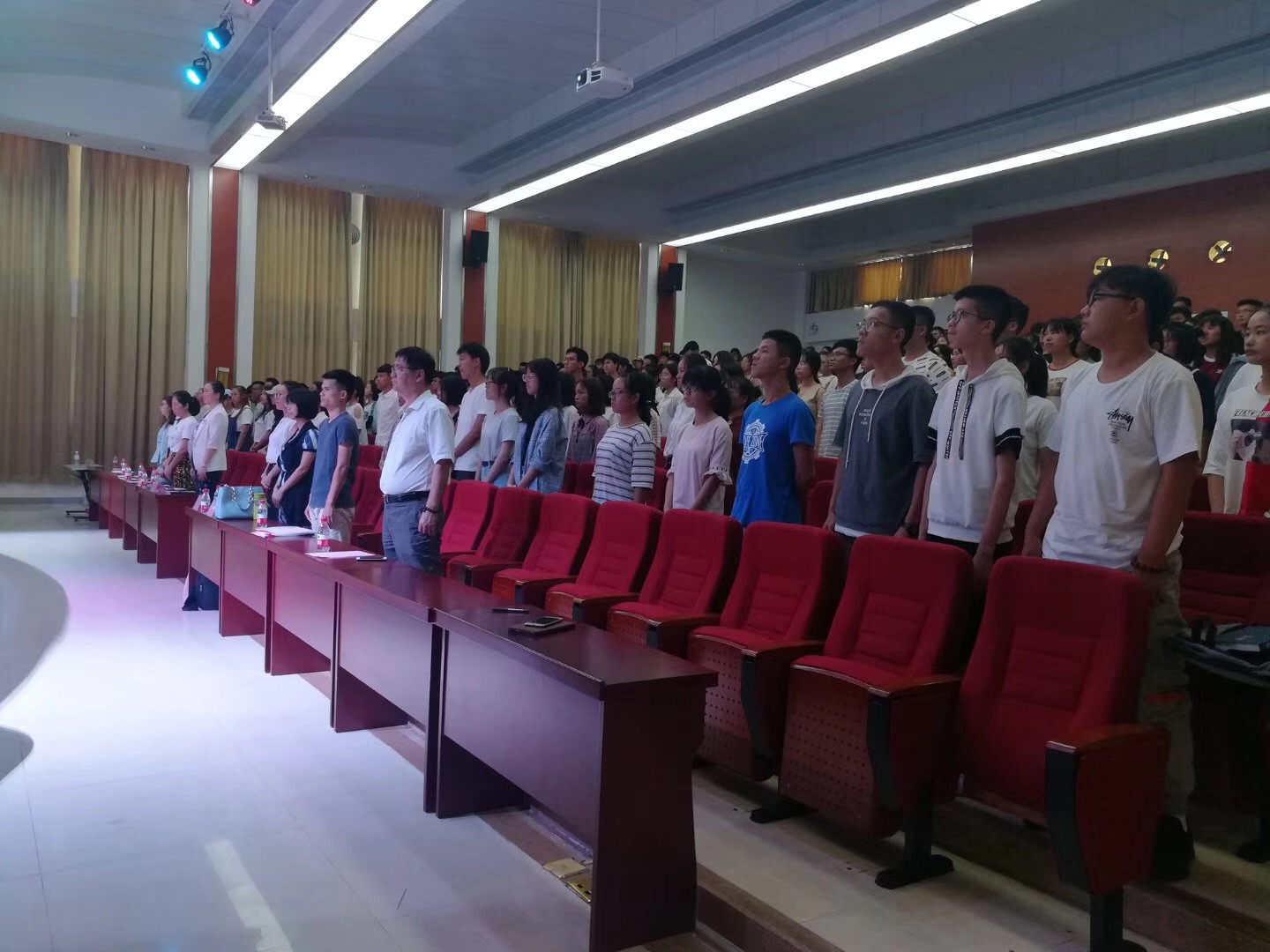 我院举行2018级新生开学典礼