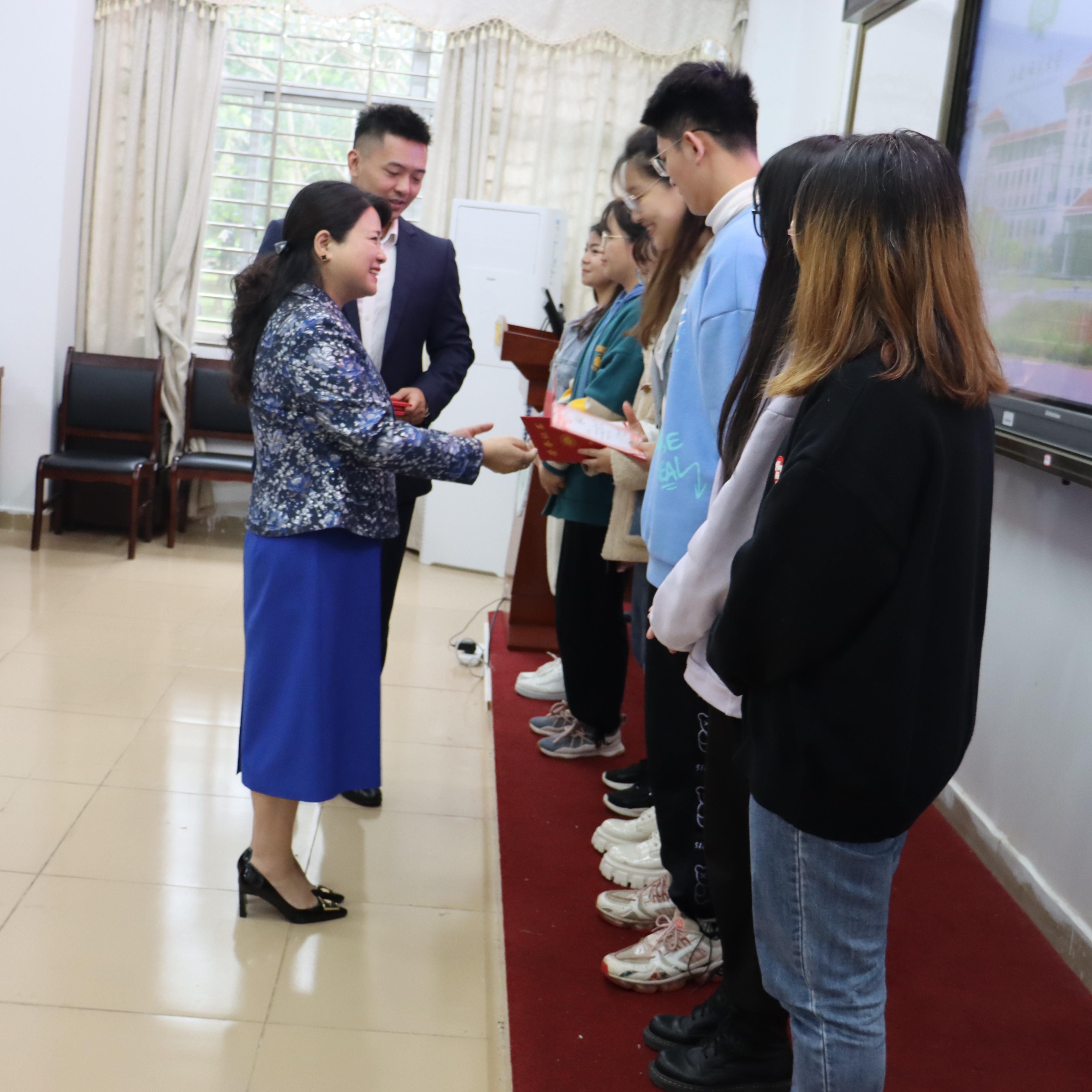 青春逐梦,榜样领航——经济与管理学院举行首届“华税”奖助学金颁奖仪式