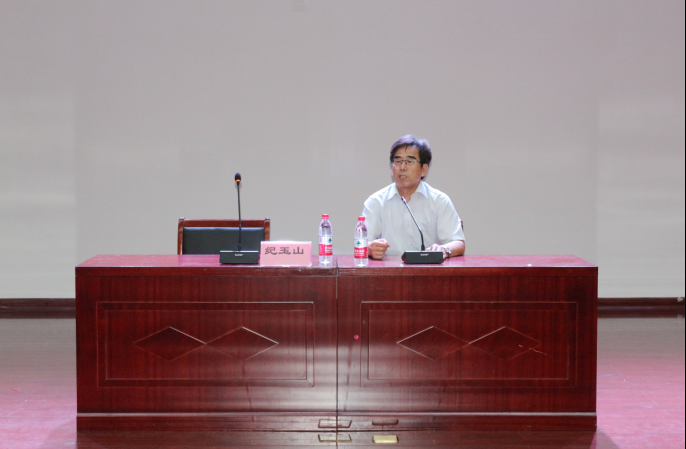 中国经济何发展 学术论坛沐春风——记经济与管理学院成功召开题为《关于中国经济发展